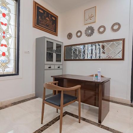 Family Homestay Syariah Cirebon Mitra Reddoorz Exterior foto